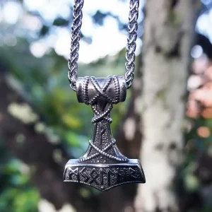Colgante Vikingo Mjolnir - Martillo de Thor con Runas - Acero Inoxidable
