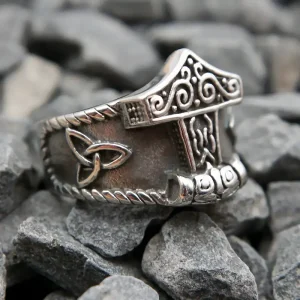 Anillo Vikingo de Acero Inoxidable con Mjölnir y Triqueta: Símbolo de Fuerza, Protección y Equilibrio