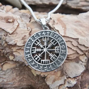 Colgante Vegvisir de acero: Guía tu camino con la brújula vikinga y las 24 runas